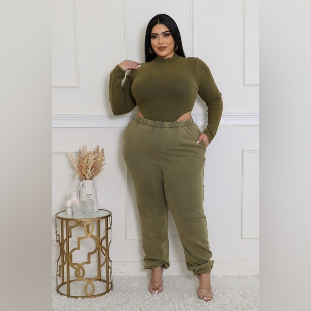 Olive Green Women's 2-Piece Plus Size Long Sleeve Bodysuit & Pants Set
